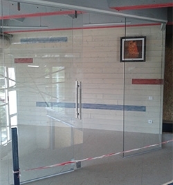 Демонтаж стеклянных перегородок