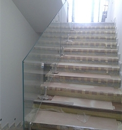 Сходи й огорожі зі скла