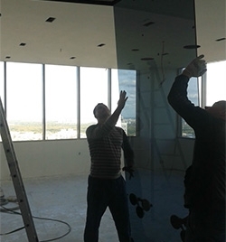 Монтаж скляних перегородок