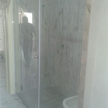 заказать стеклянные душевые кабины