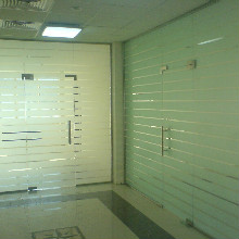 раздвижные стеклянные двери межкомнатные фото