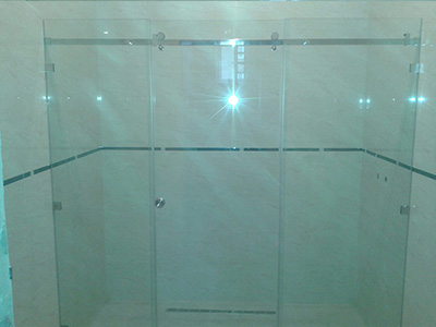 Душова перегородка