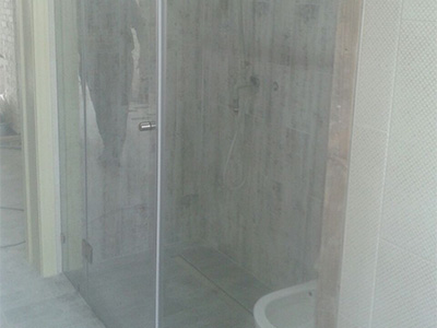 Монтаж скляної перегородки для душової кабінки